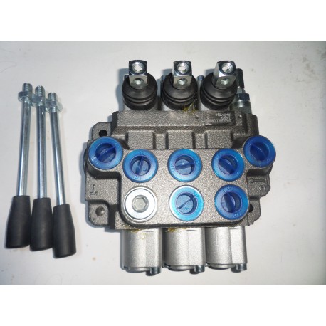 Distribuitor cu trei manete